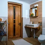 בית הארחה Krokus House 3*