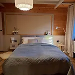Krokus House בית הארחה