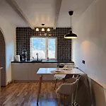 Krokus House בית הארחה 3*